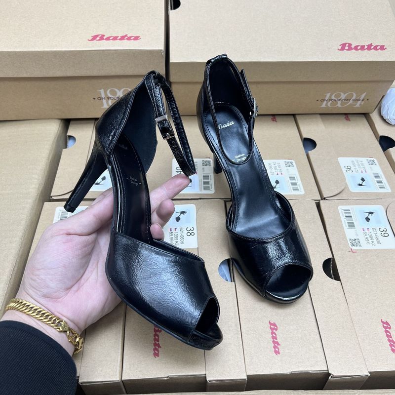 Damenschuhe handeln mit originellen, hochhackigen Fischmaul-modischen Damensandalen_voghion.com