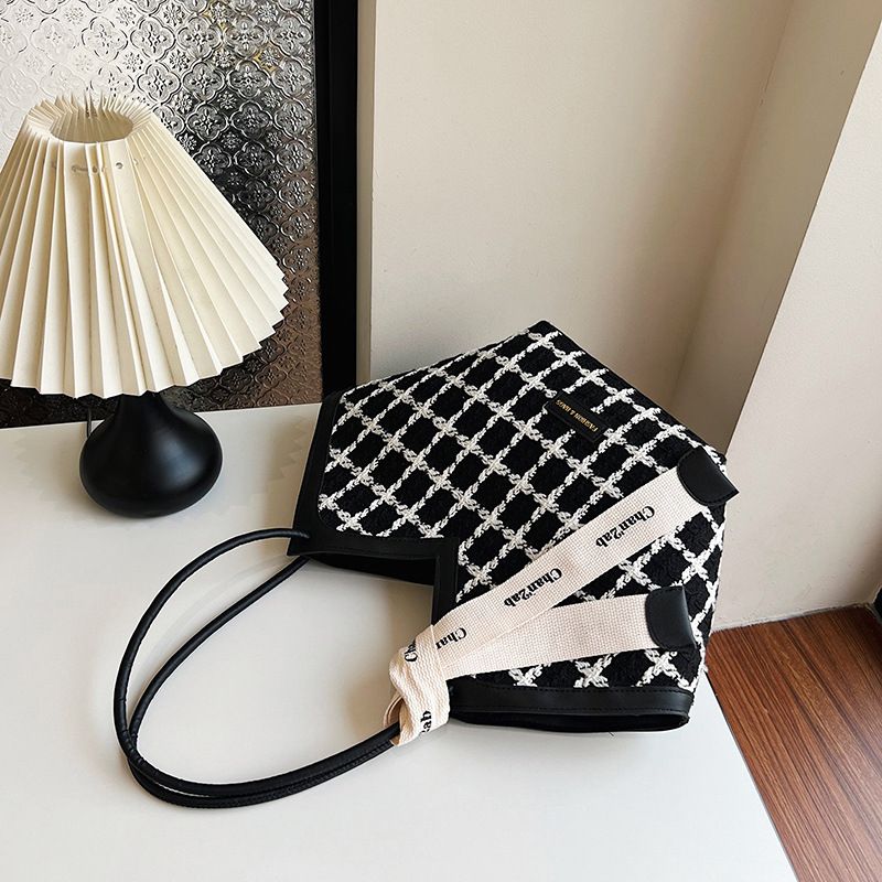 Hochwertige Tragetasche mit großem Fassungsvermögen für Damen 2024 Neue trendige Mode-Umhängetasche für Pendler Beliebte vielseitige Handtasche_voghion.com