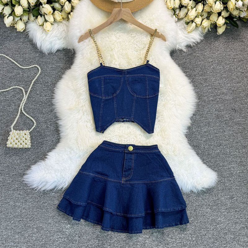 Damen-Jeansanzug, Nischenketten-Camisole + hoch taillierter A-Linien-Jeansrock mit Rüschen, zweiteiliger Anzug_voghion.com