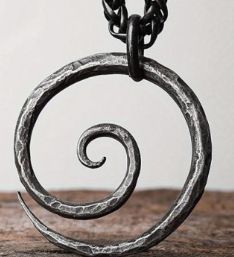 Collana con ciondolo amuleto simbolo spirale vichinga Gioielli norvegesi accessori per feste da uomo_voghion.com