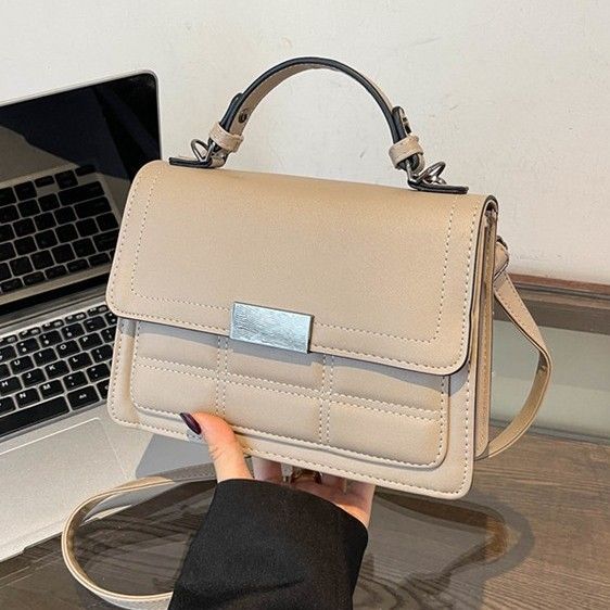 für Frauen 2024 Neue koreanische Stil Kleine Quadratische mit Breiten Riemen Mode Vielseitige Einzelne Schulter Umhängetasche Trendy_voghion.com