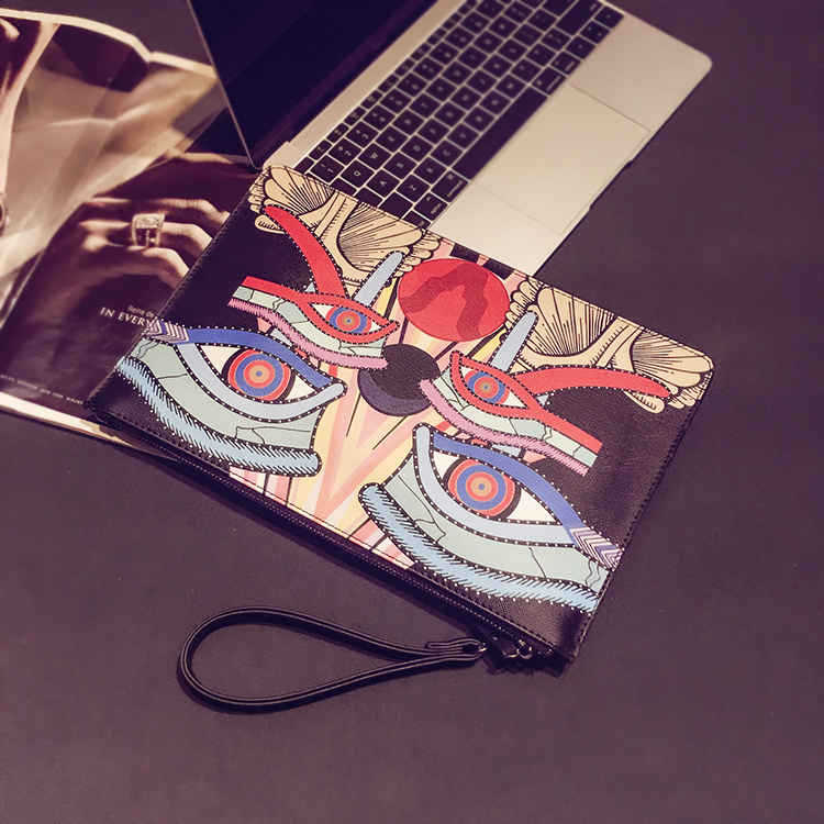 Korean version of fashionable printed handbag, trendy large capacity casual men's and women's shoulder, in hand grab_voghion.com