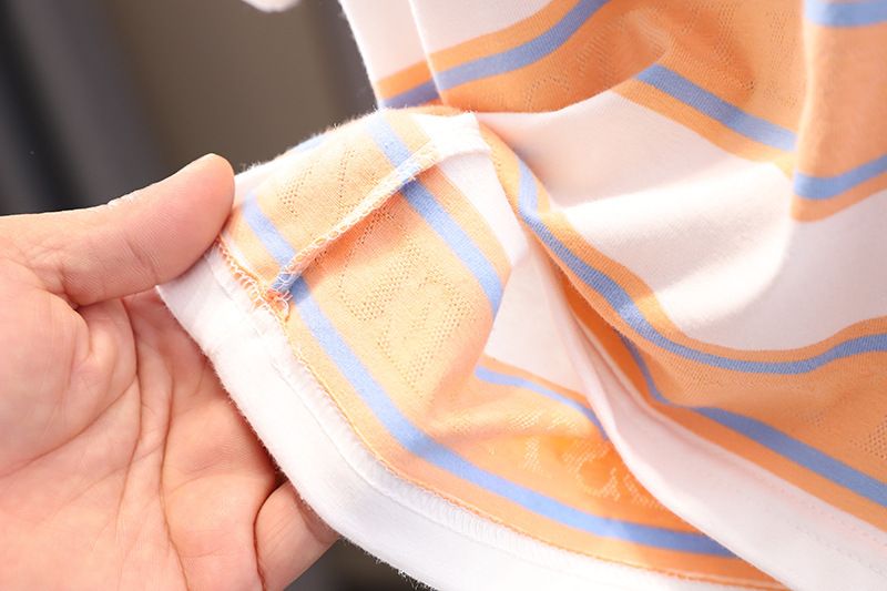 Version coréenne été 2024 de bébé tout-petit avec short rayé à manches courtes, ensemble deux pièces pour femmes et hommes_voghion.com