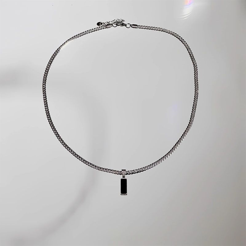 2025 New Black Simple Snake Bone Necklace Unisex Trendy Hip Hop Geometric Versatile Collarbone Sweater Chain Accessories_voghion.com