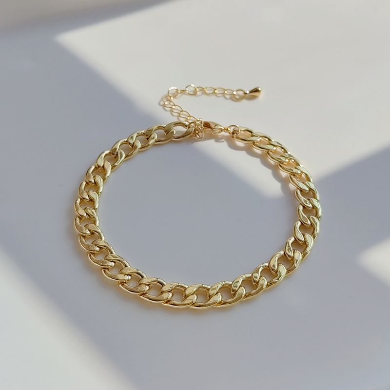 Bracciale in stile bohémien con catena cubana multistrato placcata in oro e perle naturali impilate_voghion.com