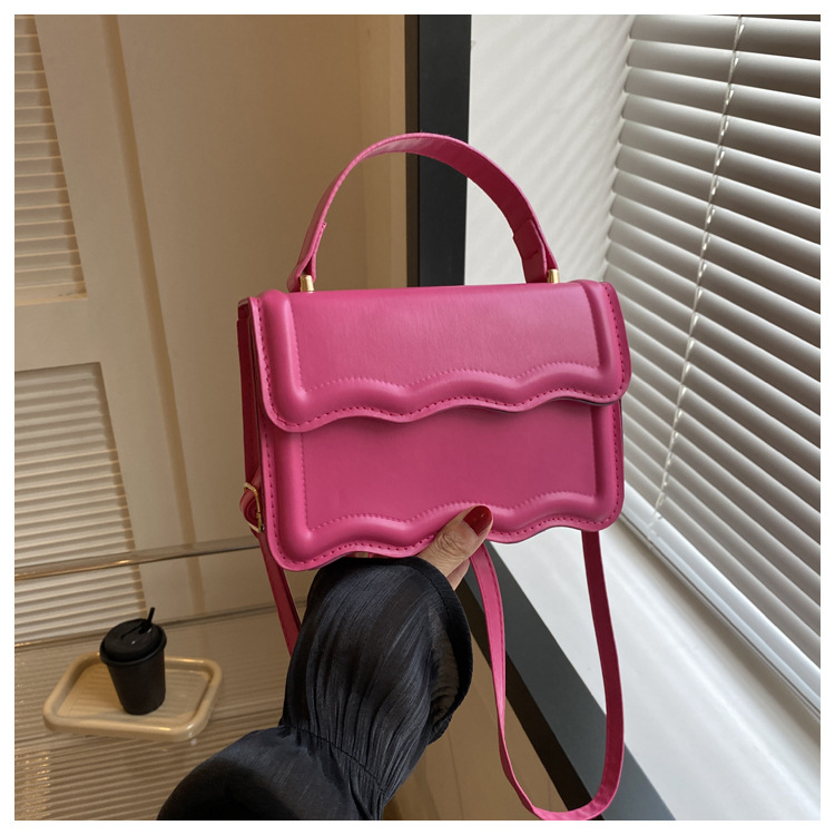 2023 neue Heiße Verkauf Geprägte Einfarbig Edition Mode Retro Casual Einfache Handheld Eine Schulter Umhängetasche Kleine Quadratische Tasche_voghion.com