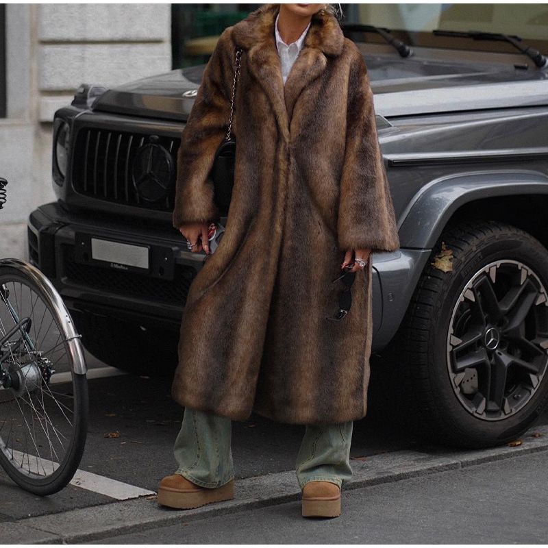 Luxuriöser Kunstpelzmantel – Lange vegane Lammfelljacke (S/M/L, Streetstyle mit hohem Kragen)_voghion.com