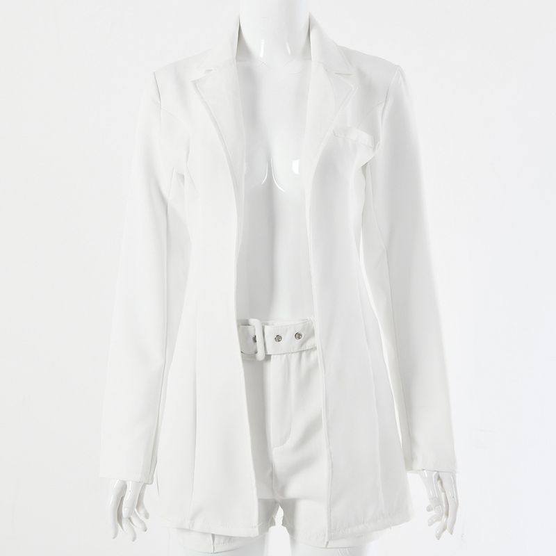 Completo due pezzi casual da donna autunno inverno 2025, con pantaloncini aderenti a vita alta e ampio, per donna_voghion.com
