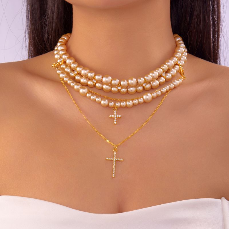 Collane Collana di perle multistrato alla moda e di alta qualità con ciondolo a croce di diamanti Collana per clavicola Collana versatile di nicchia per le donne_voghion.com