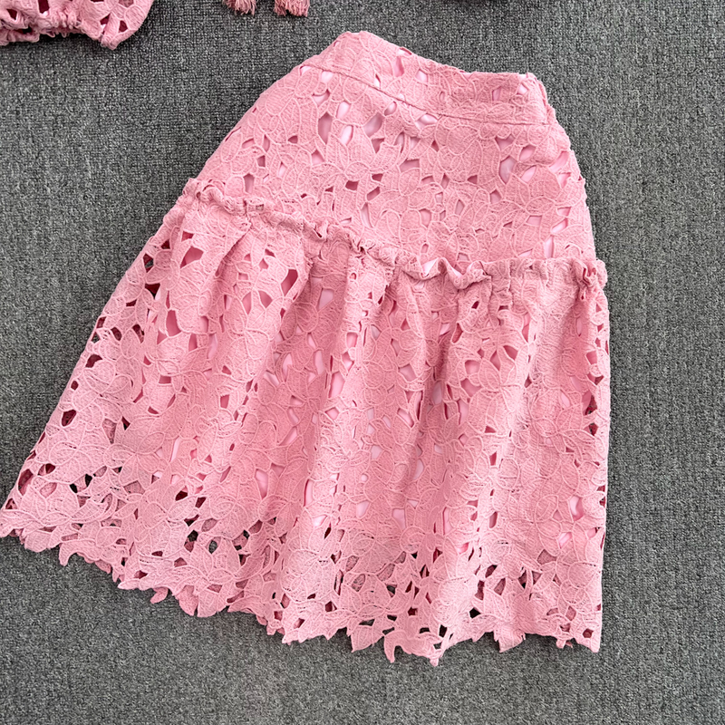 Conjunto feminino de duas peças com camisa curta e manga lanterna, cintura alta e saia justa em A_voghion.com