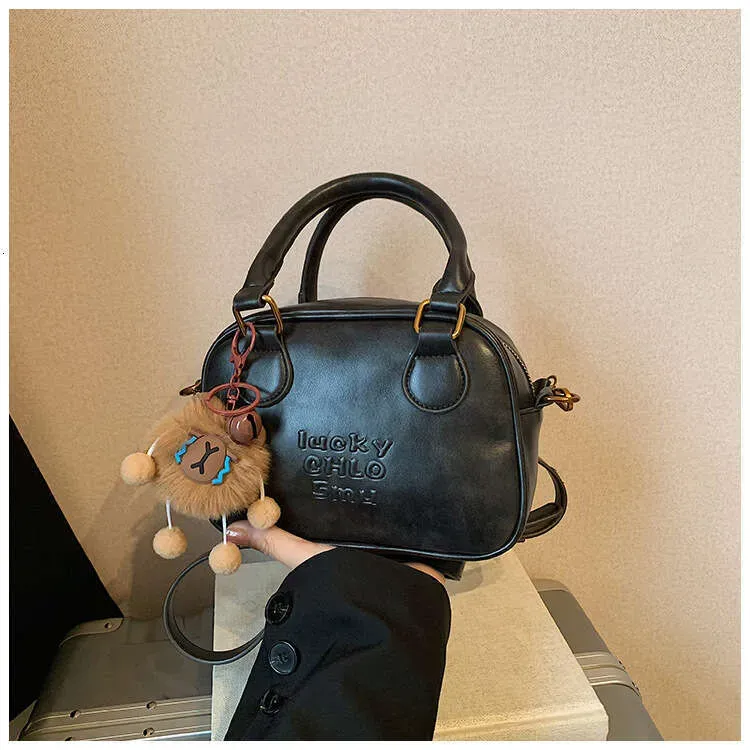 2025 New Autumn Winter Fashion Niche Korean Style Solid Color Single Shoulder Crossbody Bag_voghion.com