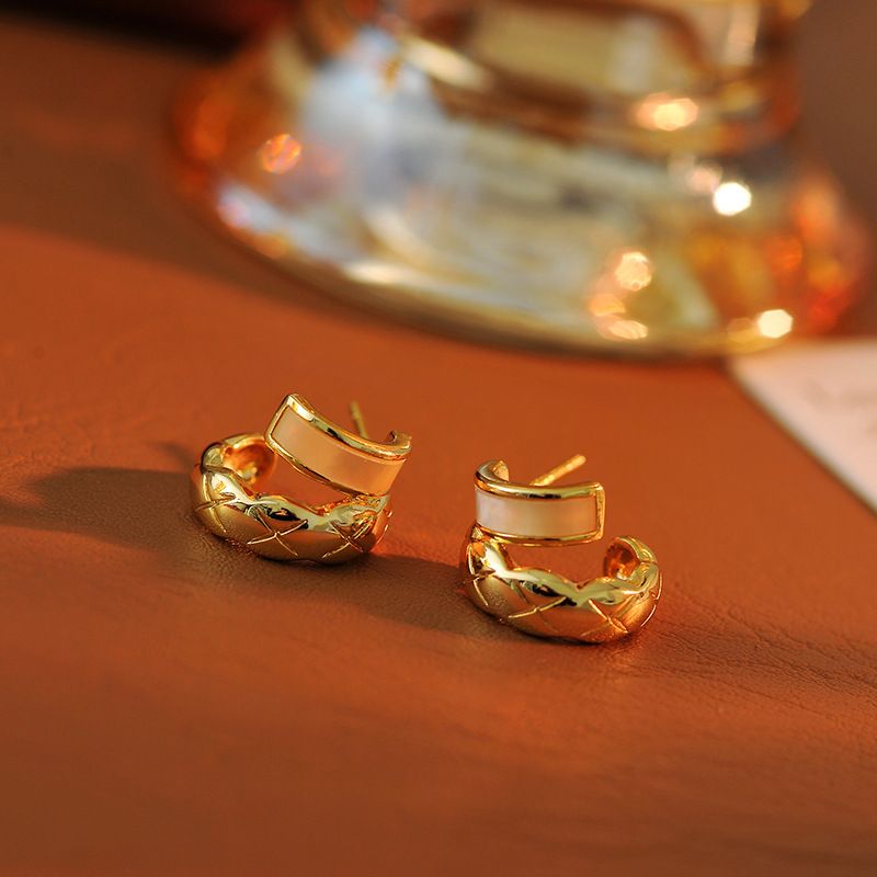 Ladies Ring Double Layer Curved Shell Stud For Women Geometric C-Shaped Diamond Pattern Ins Cold Style Earrings Fashion Light Luxury_voghion.com