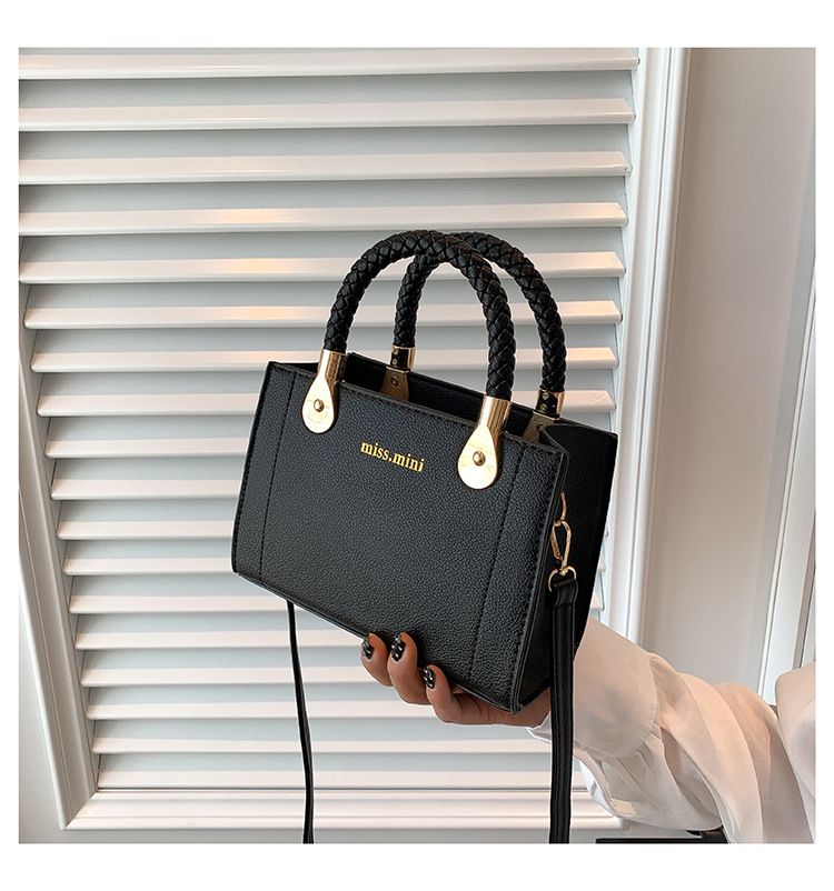 2024 Sommer Neue Mode Weben Handtasche Einzelne Schulter Crossbody Kleine Quadratische Damentasche Mischreihe_voghion.com