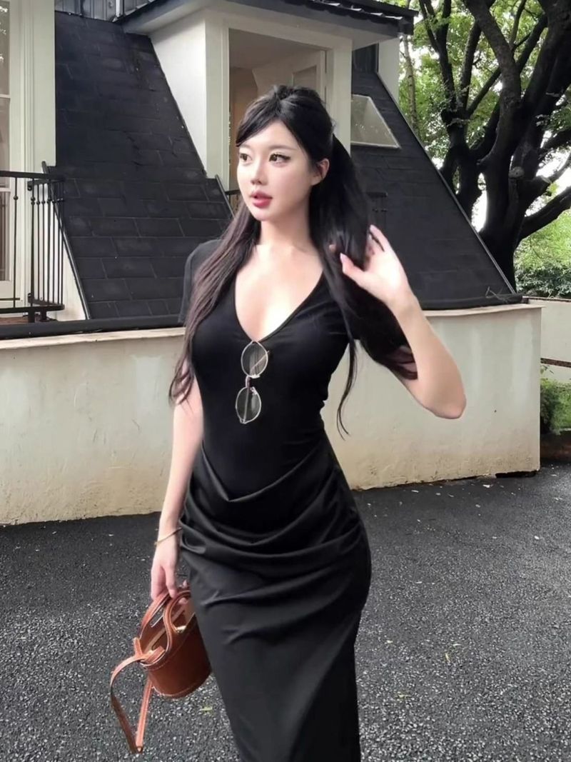 Schwarzer V-Ausschnitt, gerüschtes Design, kurze Ärmel, für Damen, Sommer, koreanischer Stil, lässig, elegant, schmale Passform, figurbetontes langes Kleid_voghion.com