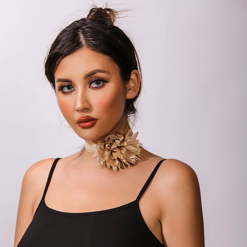 Collana con ciondolo a forma di nastro con fiore tridimensionale sexy, stile francese, accessorio per il collo, girocollo alla moda_voghion.com