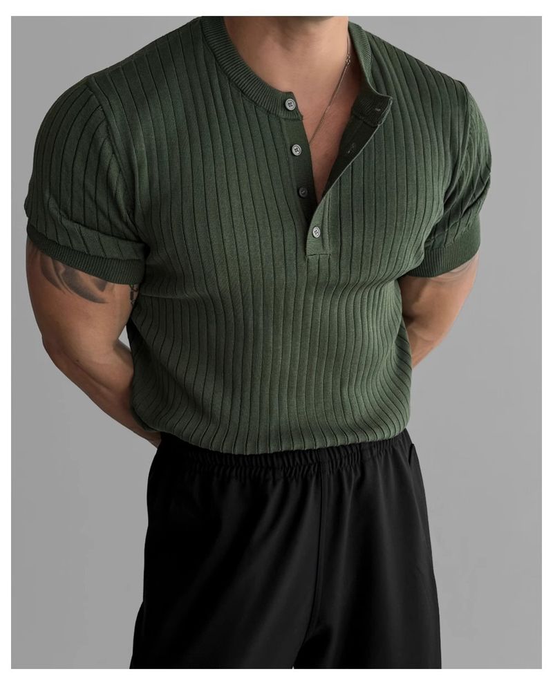 Camiseta masculina de manga curta Old Money Aesthetic, de malha texturizada de luxo, respirável e com caimento solto, com decote em V casual (branco/preto/verde/marrom)_voghion.com