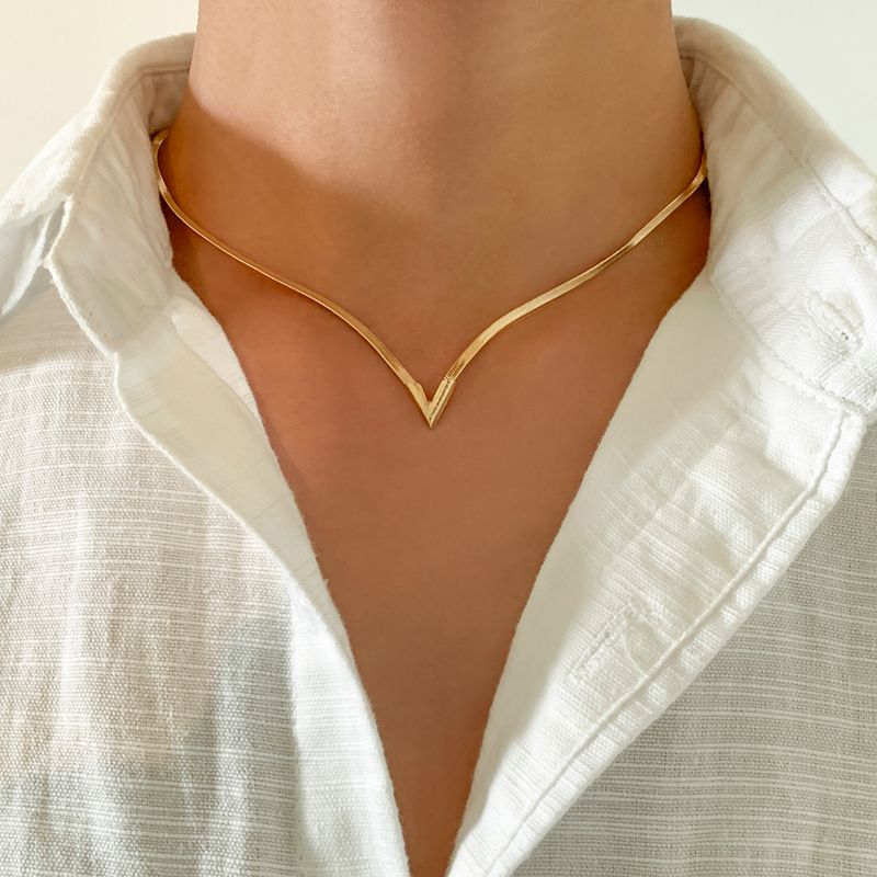 Men's And Women's Fashion Temperament New V-shaped Flat Snake Chain Necklace, Thin Ins Niche Design Simple Collarbone Chain Jewelry_voghion.com