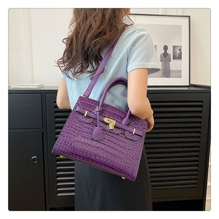Pelle lucida con motivo coccodrillo per donna 2023 Nuova celebrità di lusso leggera per pendolari ad alta capacità Moda versatile_voghion.com