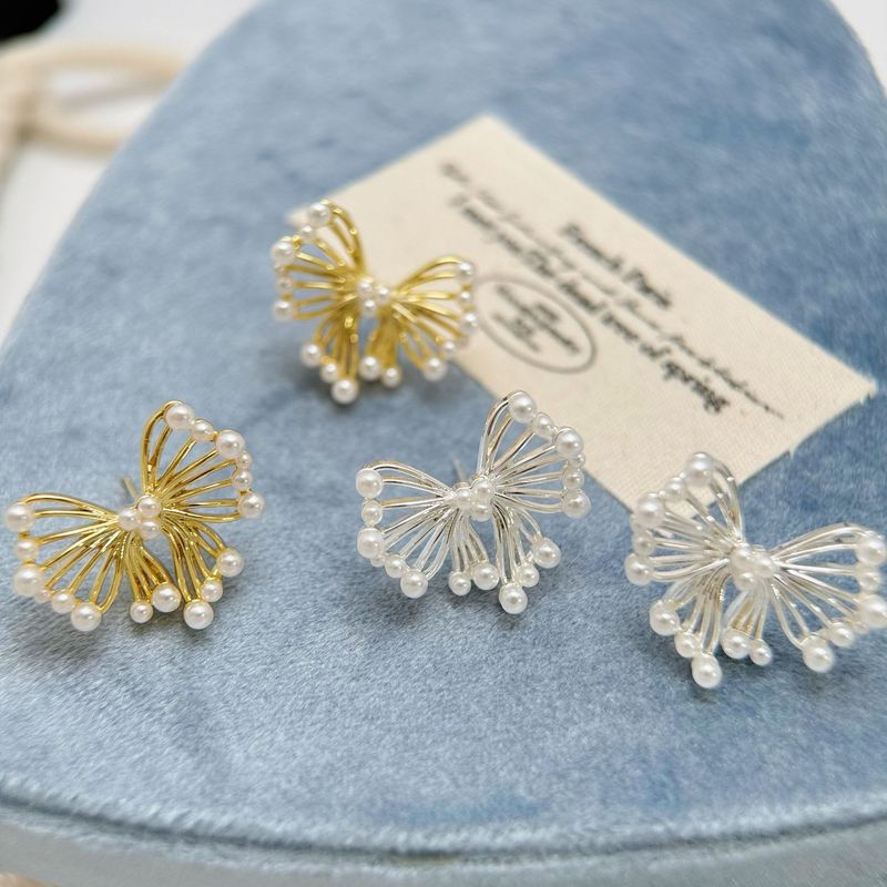 Fashionable Luxurious Hollow Butterfly High-end Temperament, Pearl With Simple And Cold Ins, Niche Earrings For Women_voghion.com