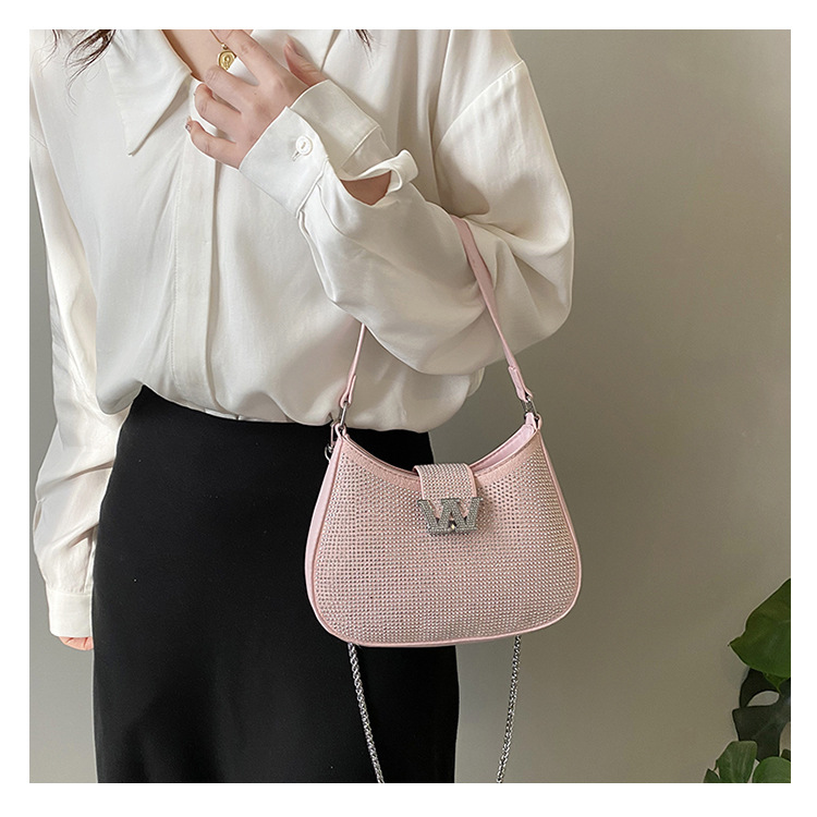 Out Of Fashion Texture Underarm Bags For Women 2023 New Fashionable Diamond Shoulder Bags Niche Chain Crossbody Bags For Women_voghion.com