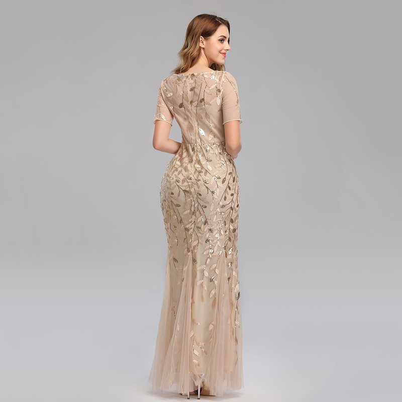 Abito da sera a sirena con paillettes e rete aderente, primavera/estate 2024, modello Banquet Host, da donna_voghion.com