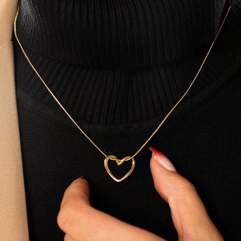 Damenschmuck Hohle Liebeskette Für Mädchen Einfaches Design Studentenanhänger Vielseitige Schlüsselbeinkette Aus Edelstahl_voghion.com
