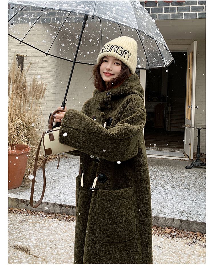 Luxuriöser Kunstpelzmantel mit Kapuze für Damen – extralange Winterjacke mit weichem Sherpa-Futter, eleganten Knopfdetails und übergroßer Passform_voghion.com