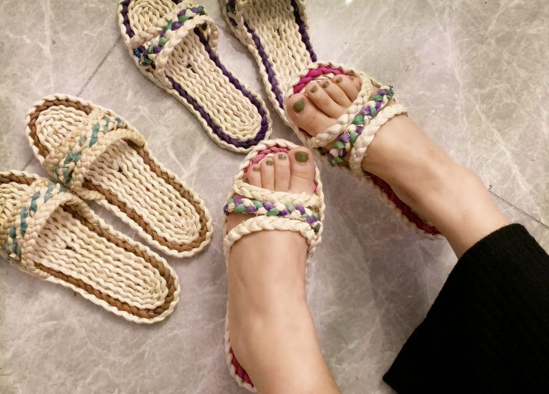 Chaussures d'herbe tissées à une seule couche en peau de maïs, pantoufles d'hospitalité jetables pour hôtel, pantoufles à ligne droite_voghion.com
