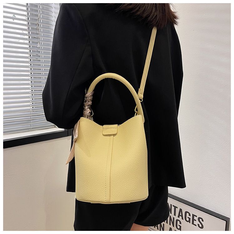 Borsa di alta gamma per le donne nel 2023, nuova borsa a tracolla di nicchia con texture, super morbida e versatile, portatile alla moda_voghion.com