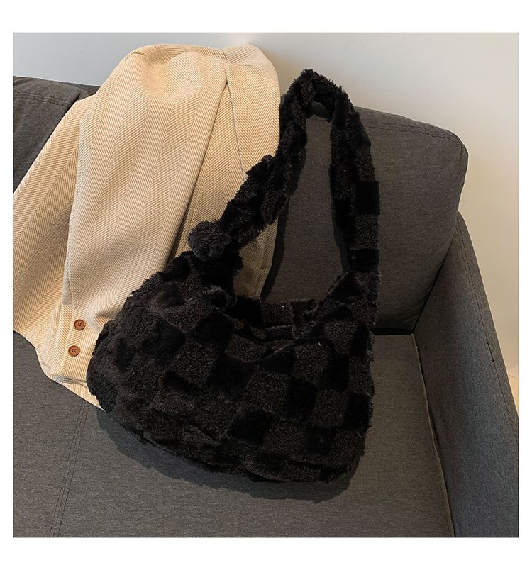 Große kapazität tote für frauen, 2024 herbst und winter neue kollektion, plüsch trendy, modische, casual, vielseitig,_voghion.com