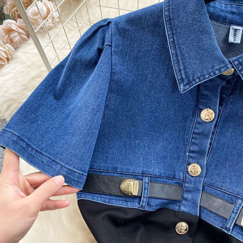 Design Sense Zweiteiliges Denim-Kleid mit kurzen Ärmeln, Kontrastnähten und Knöpfen in mittlerer Länge und Temperament_voghion.com
