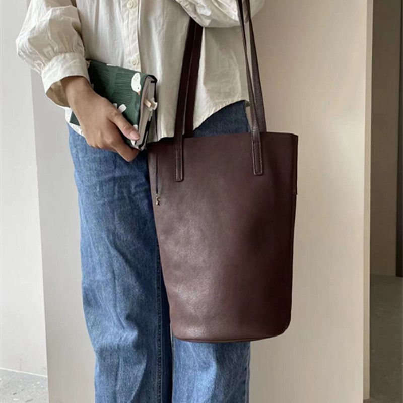Borsa a secchiello vintage leggera di lusso pigra da pendolare, semplice, a tracolla, da donna, grande capacità, in morbida pelle conciata al vegetale_voghion.com