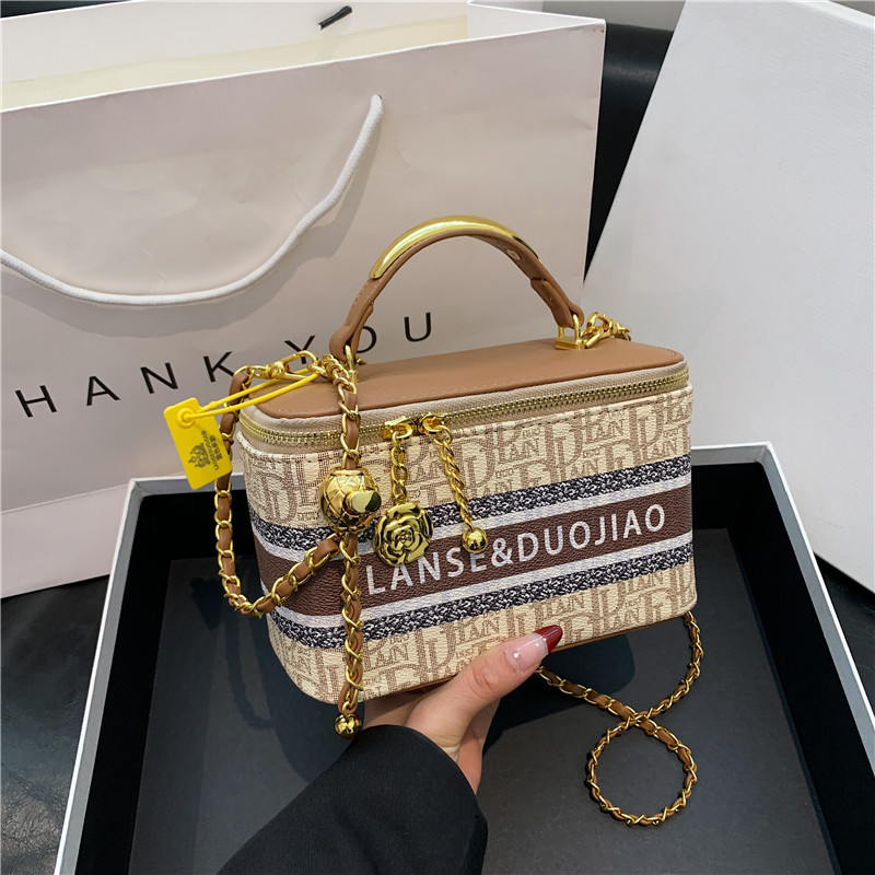 Hochwertige und Nischen-Designer-Box mit Aufdruck für Damen 2024 Neue Pendlertasche mit einer Schulter und kleiner quadratischer Umhängetasche_voghion.com