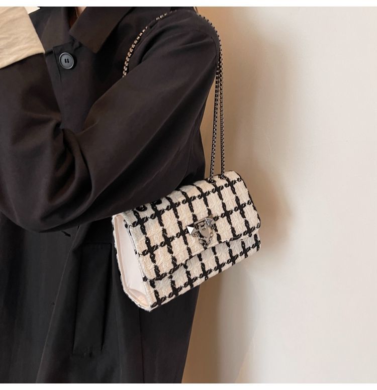 Xiaoxiangfeng Licht Luxus Wolle für Frauen 2023 Neue Trendy Mode Kette Textur Einzelnen Schulter Crossbody Kleine Quadratische_voghion.com