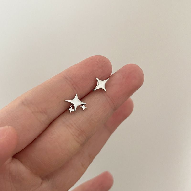 Orecchini in resina a forma di farfalla con piccoli fiori freschi e aghi d'argento, versatili e dal temperamento artistico, stile vacanziero_voghion.com