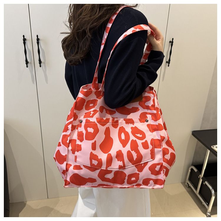 Leopard Print Canvas Tote Bag Women's Large-capacity Bag Portable Commuter Bag Versatile Shoulder Mommy Bag_voghion.com