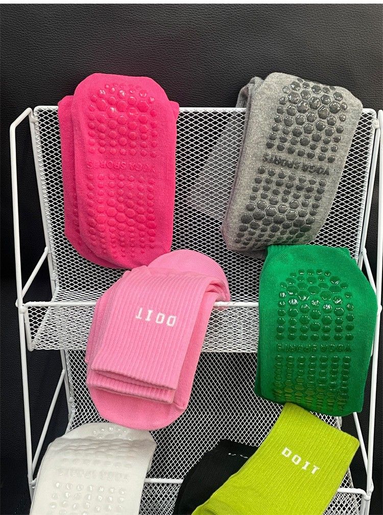 Surge Yoga For Women Indoor Fitness Mid-Calf Sports Anti-Pilling Jump Exercise Silicone Non-Slip Floor Pilates Socks_voghion.com