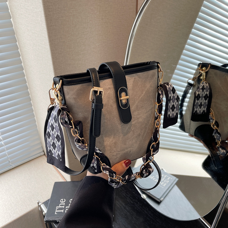 Korean style high-end and versatile bucket 2024 new niche crossbody bag, women's fashion chain handbag_voghion.com