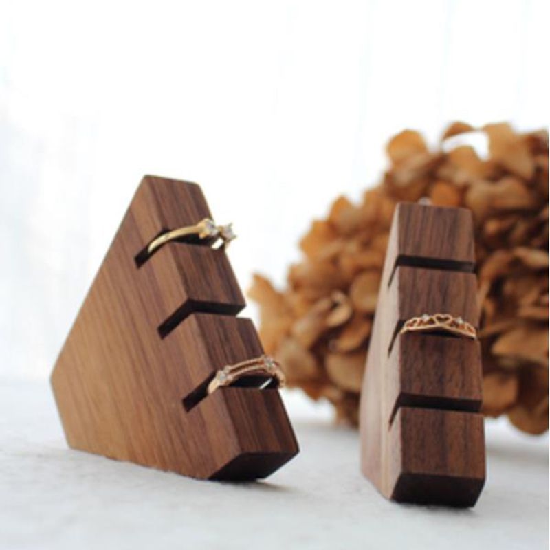 Vassoio espositore per gioielli con anelli in legno, supporto per espositore per anelli in legno per la vendita, vassoio portaoggetti per gioielli moderno_voghion.com
