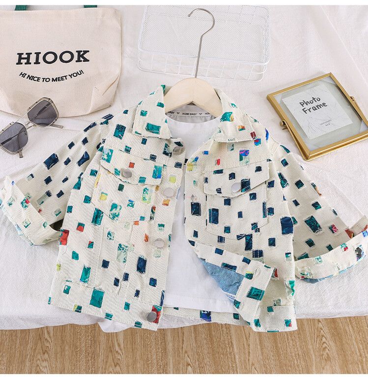 Giacca elegante e raffinata con fondo colorato ritagliato per mamma e bambini_voghion.com