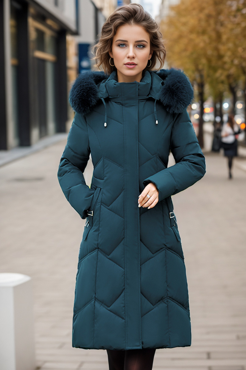 Warme Damenjacke im Winterstil ist lang und dick mit schwerem Haarband und Hutmantel_voghion.com