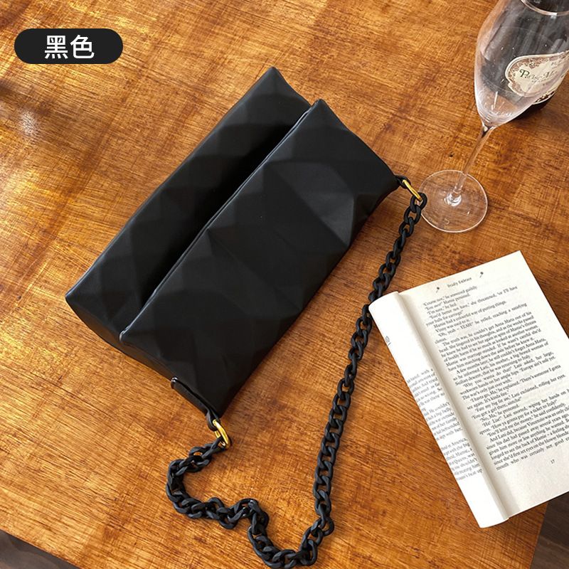 2025 Nova Bolsa Crossbody Feminina Niche Design Fashion Versátil Alça de Corrente Ombro Único Couro Genuíno Axilas de Alta Qualidade_voghion.com
