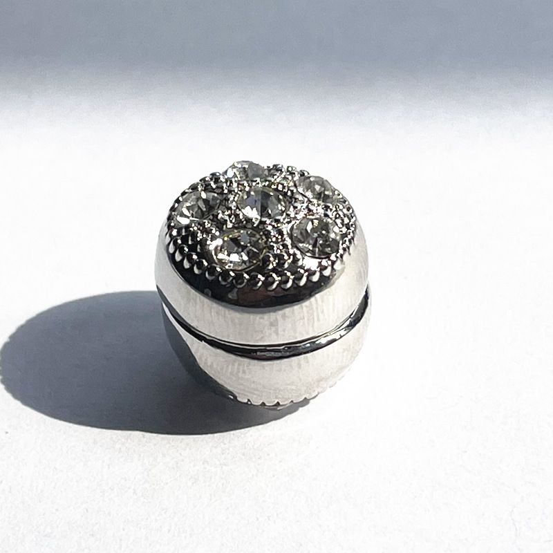 Sciarpa lunga super magnetica con fibbia in mattoni a pois fatti a mano da donna_voghion.com