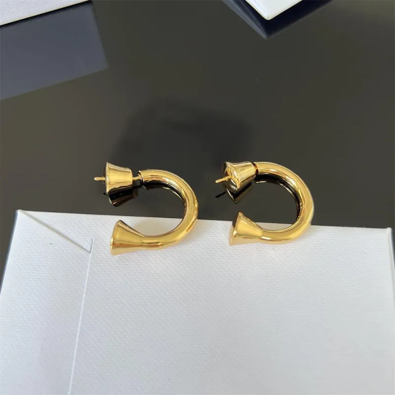 2025 Neue glänzende Ohrringe im europäisch-amerikanischen Stil – schlicht und modisch, C-förmig, vielseitig und elegant._voghion.com