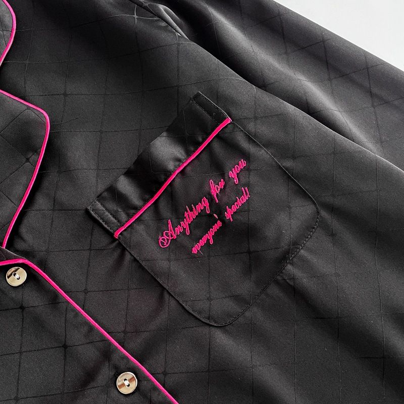 Damenbekleidung Pyjama in Kontrastfarbe, Frühlings- und Herbststil, Eisseide, lange Ärmel, dünner Stil, hochwertige schwarze Strickjacke aus Seide, Heimkleidungsanzug_voghion.com