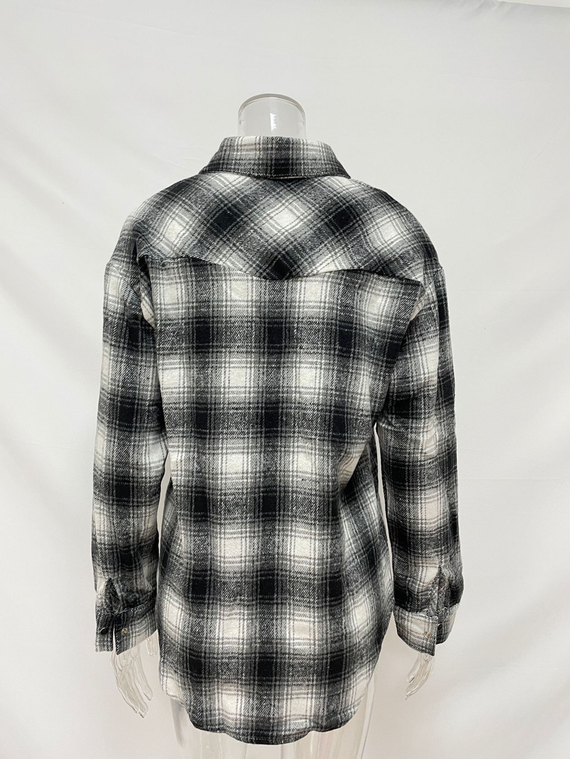 Camicia a quadri da donna nella lunga camicia cardigan con risvolto ampio_voghion.com