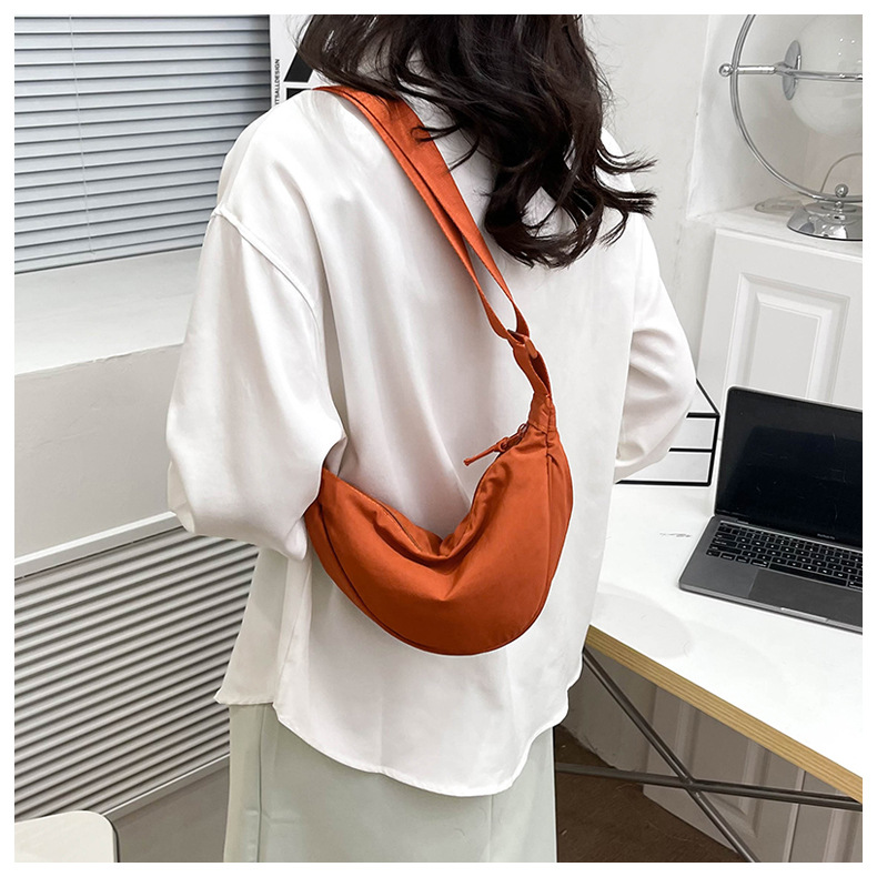 Single shoulder for women's summer crossbody underarm 2024 new crescent shaped b, versatile and fashionable dumpling_voghion.com
