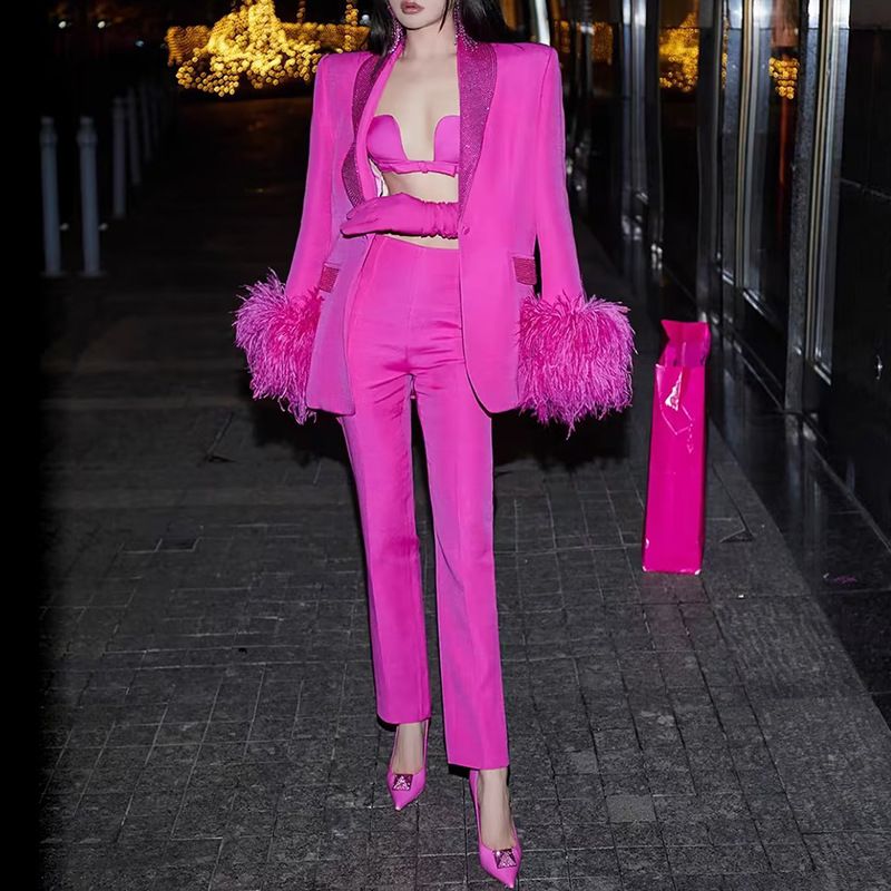 Abbigliamento da donna prepotente risvolto con disegno di diamanti caldi cuciture in piume di struzzo a maniche lunghe per donna_voghion.com