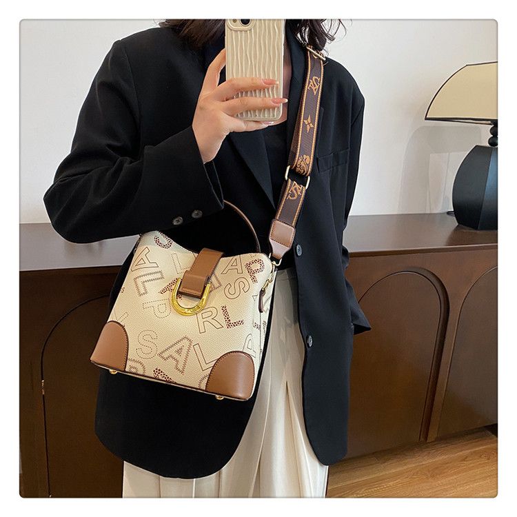Damen Henkeltasche Mode Tragetaschen Pu Leder Schultertaschen Breiter Gürtel Retro Kleine Taschen für Mädchen Casual Shopper_voghion.com