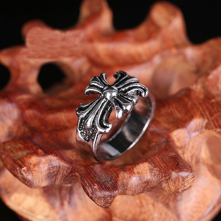 Classico anello a forma di croce con lettere per celebrità giapponesi e coreane, anello alla moda per l'indice da uomo_voghion.com